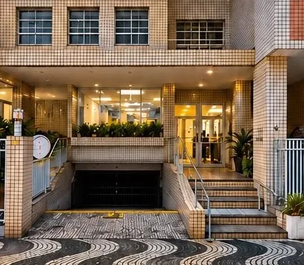 Entrada do prédio do ponto de retirada no Gonzaga, Rua Jorge Tibiriçá, 61