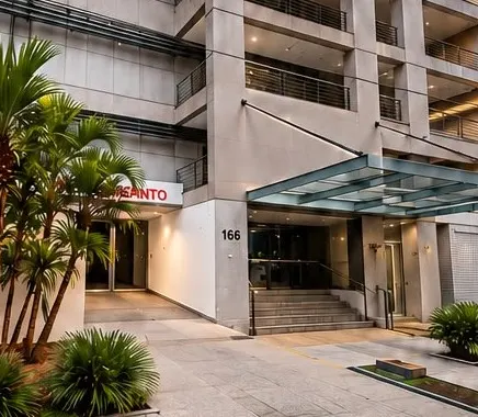 Entrada do prédio do ponto de retirada na Vila Matias, Rua Silva Jardim, 166